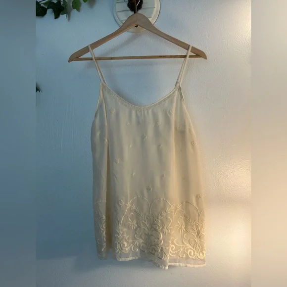 Vintage Old Navy Cream Floral Embroidered Tank Blouse - Picture 3 of 10